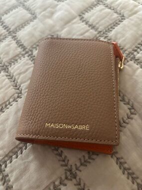 MAISON de SABRÉ Bifold Pebbled Leather Zip Card Wallet